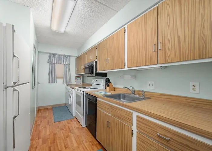 Direct Ocean Front Views From Your Private Balcony And Renovated In Towers! Holiday home *