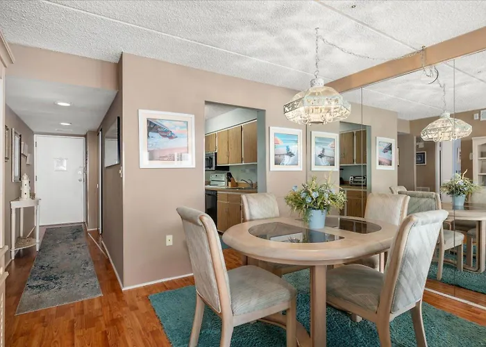 Holiday home Direct Ocean Front Views From Your Private Balcony And Renovated In Towers! *