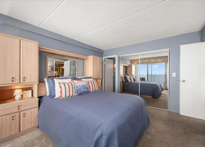 Direct Ocean Front Views From Your Private Balcony And Renovated In Towers! Holiday home