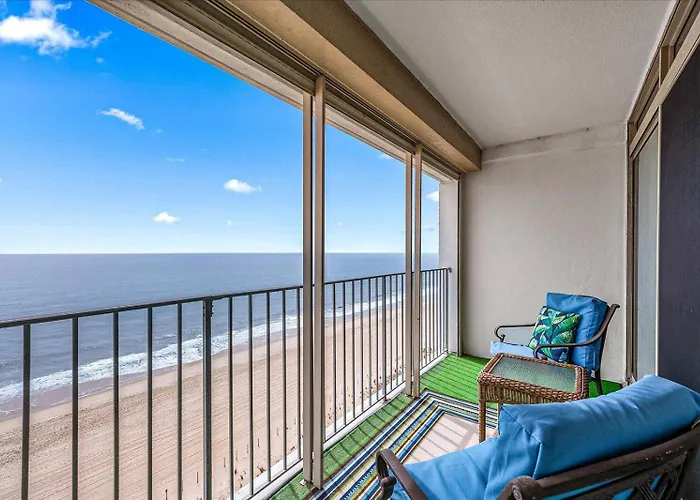 Holiday home Direct Ocean Front Views From Your Private Balcony And Renovated In Towers!