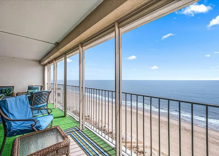 Holiday home Direct Ocean Front Views From Your Private Balcony And Renovated In Towers! *