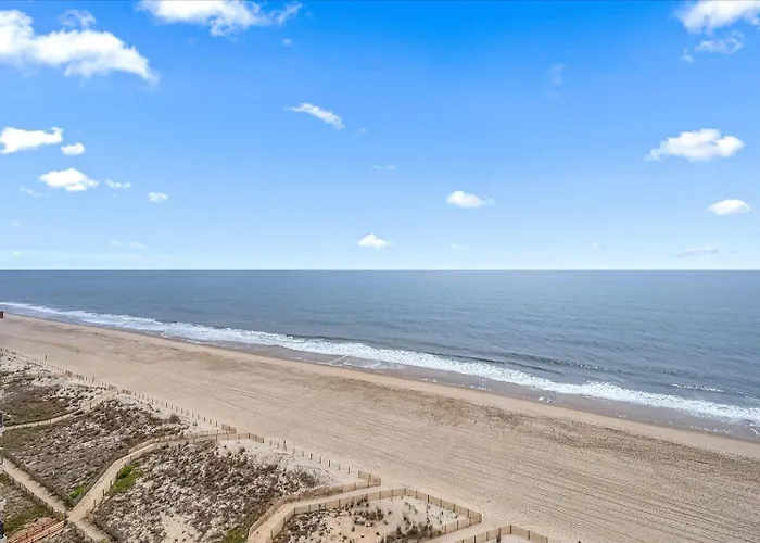 Direct Ocean Front Views From Your Private Balcony And Renovated In Towers! Holiday home