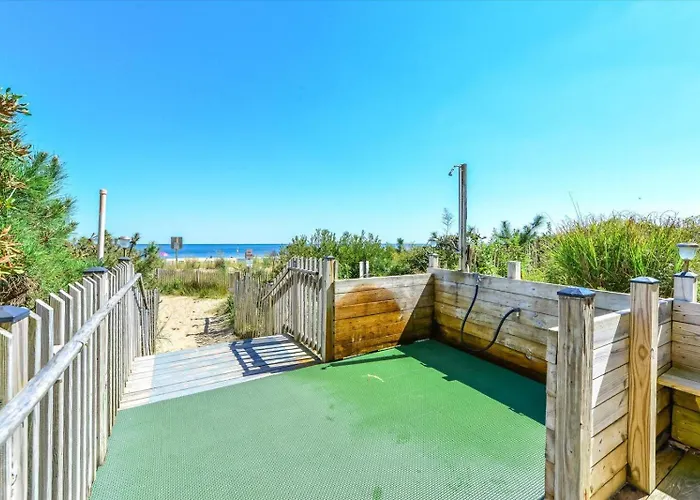 Direct Ocean Front Views From Your Private Balcony And Renovated In Towers! Holiday home